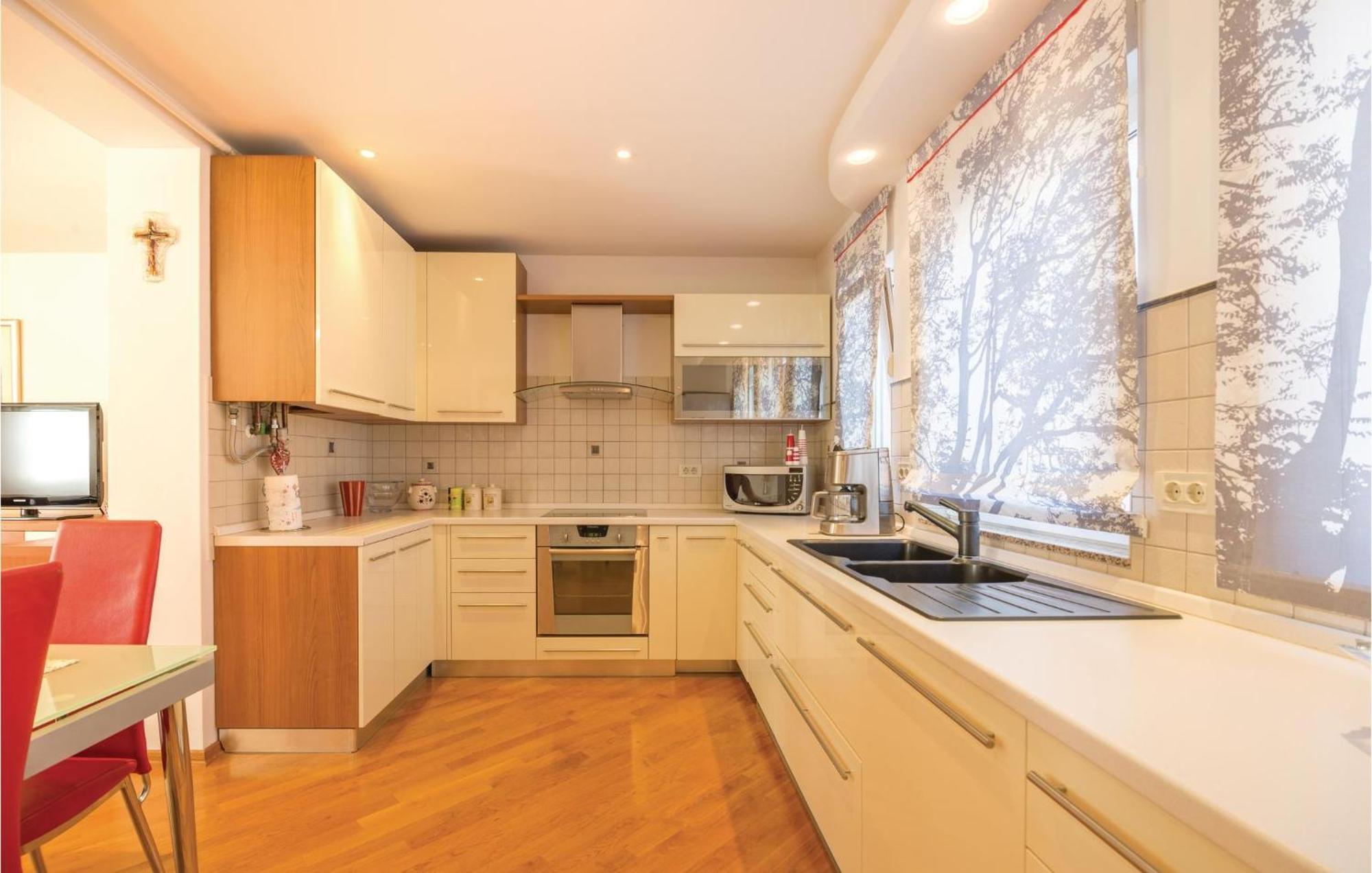 Cozy Apartment In Rijeka With Kitchen Exterior foto