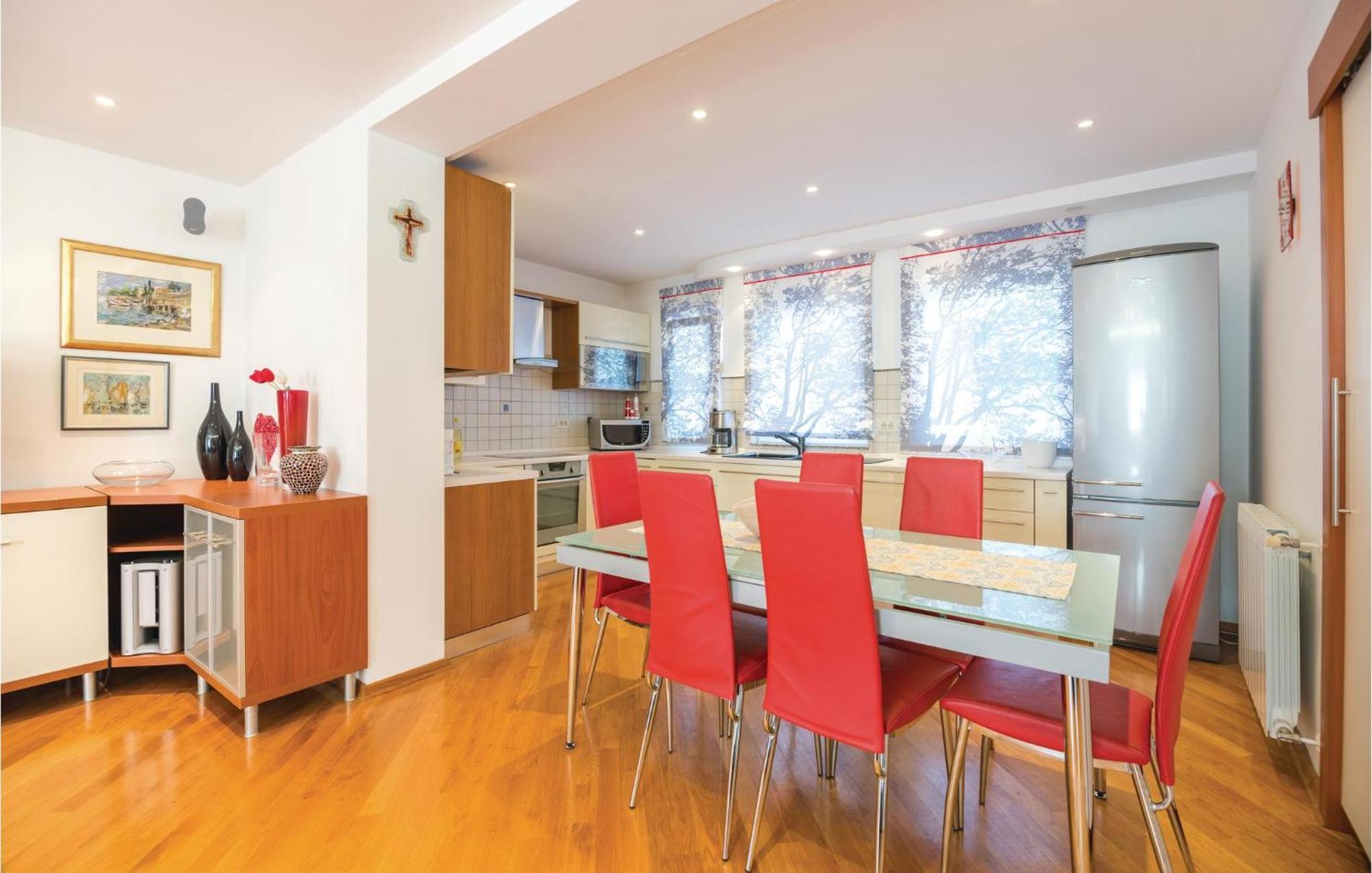 Cozy Apartment In Rijeka With Kitchen Exterior foto