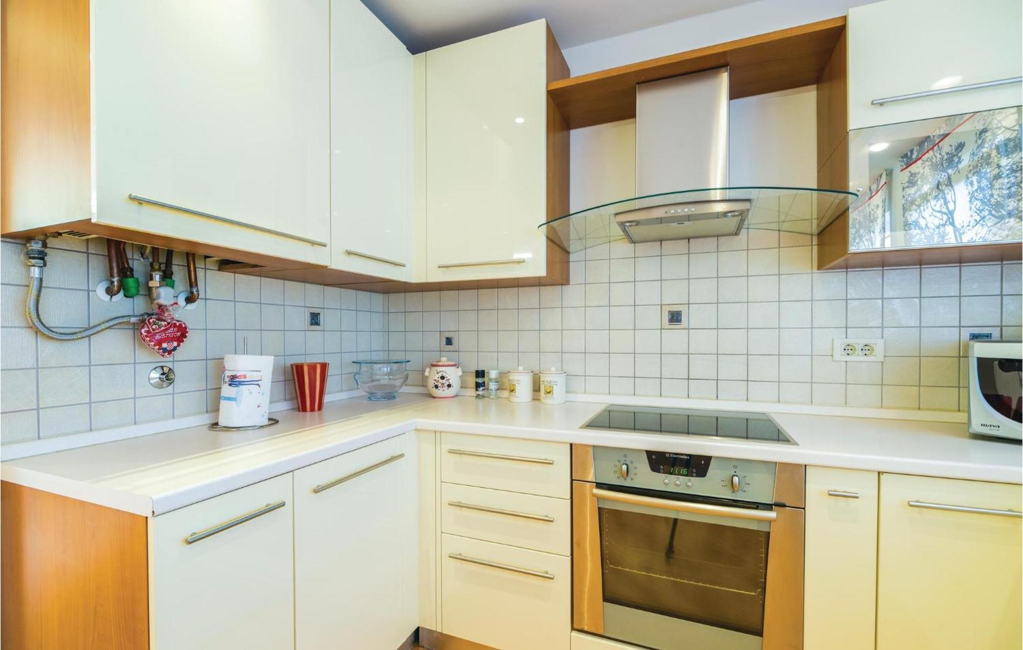 Cozy Apartment In Rijeka With Kitchen Exterior foto