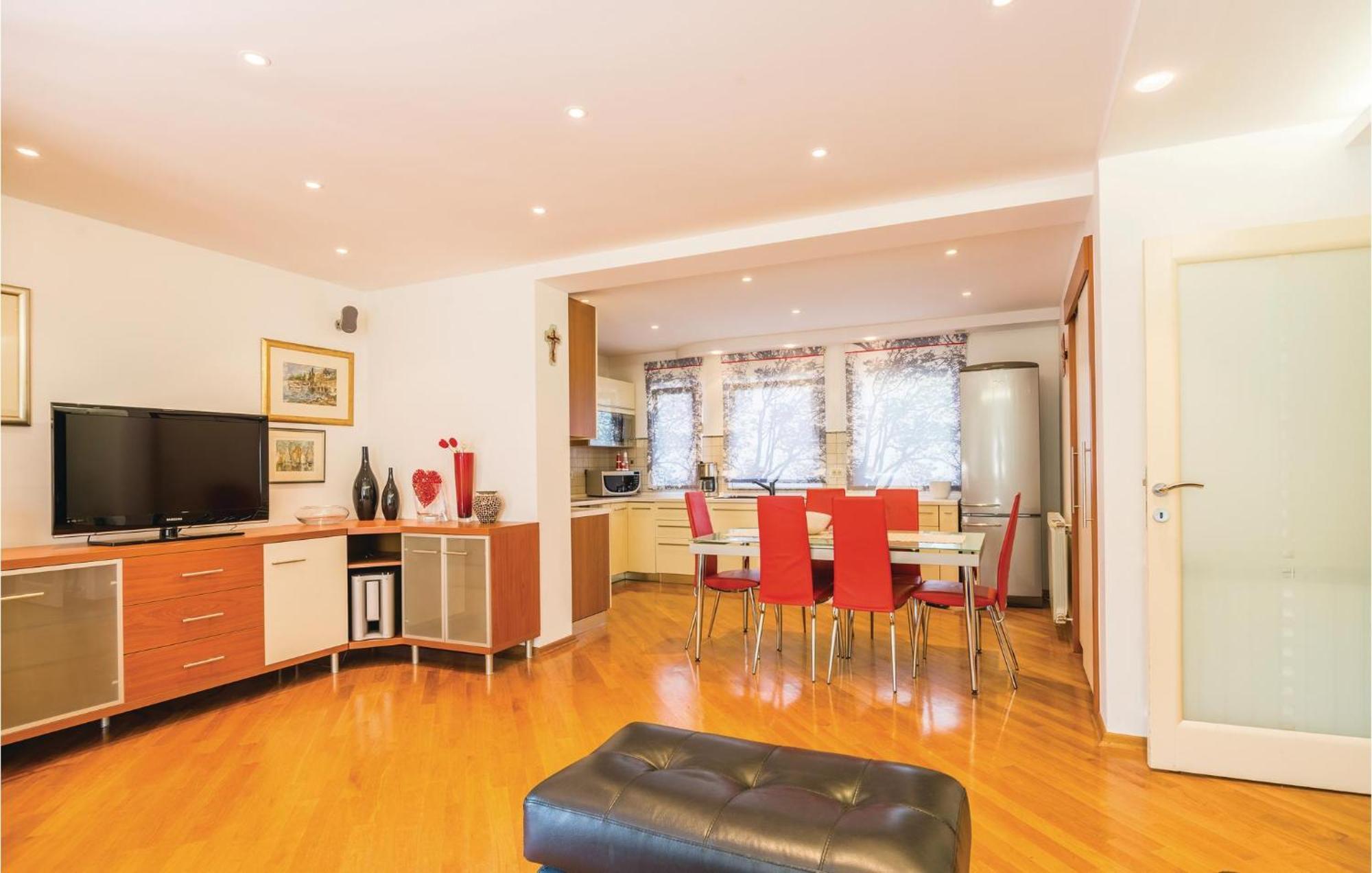 Cozy Apartment In Rijeka With Kitchen Exterior foto